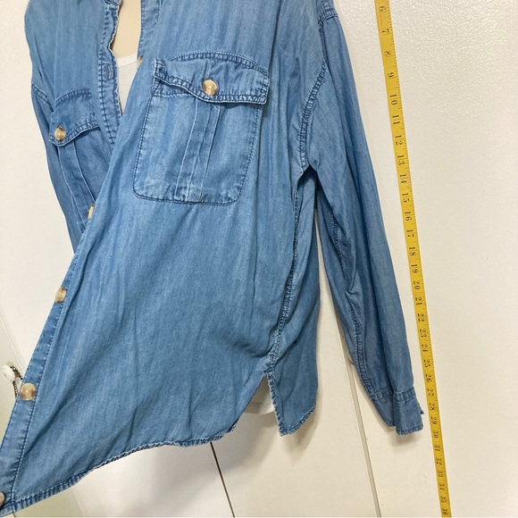 SO Chambray Denim Boyfriend Tshirt Long Sleeves Front Pockets Womens Medium - Picture 5 of 13